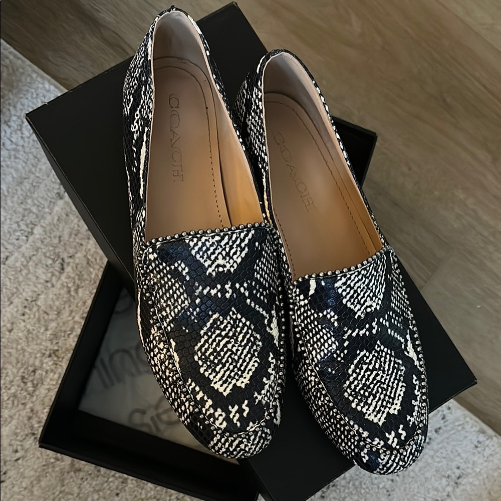 Women's Black & White Snake-Print Loafers - Picture 2 of 4